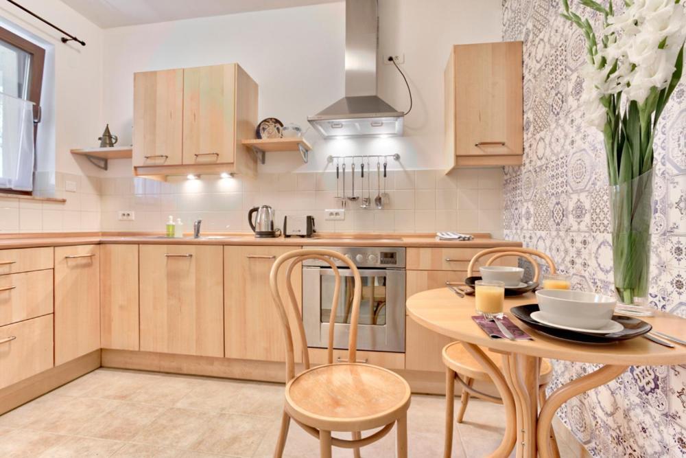 Tyzenhauz Apartments Lobzowska Street Красков Екстериор снимка